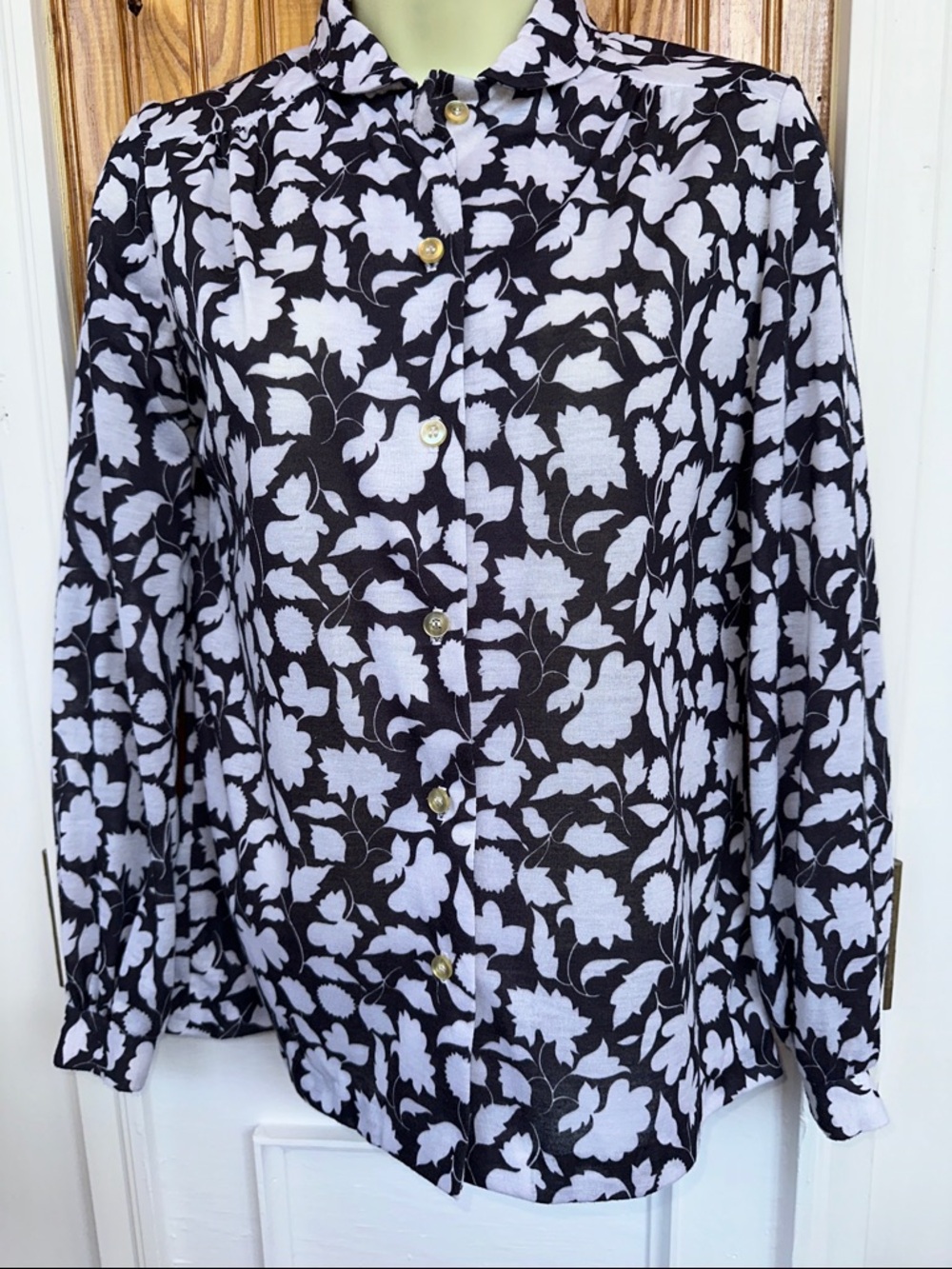 Vtg 70s Fresh Start Brand Black & White Floral Knit Polyester Button-Up Blouse